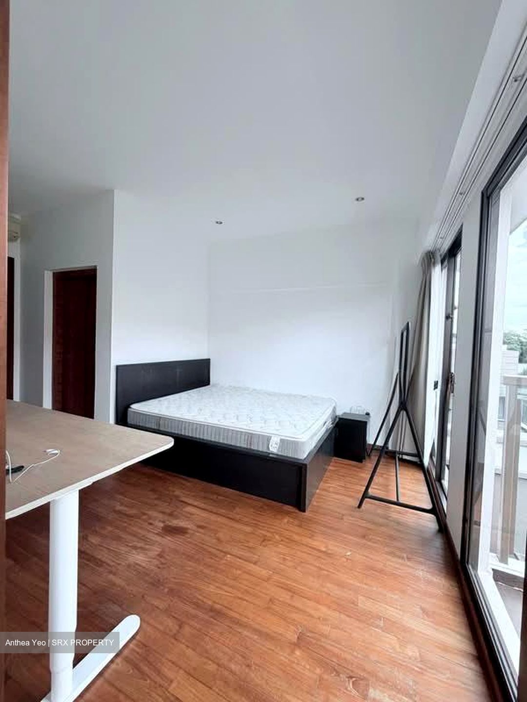 Holland Link (D10), Terrace #554146291